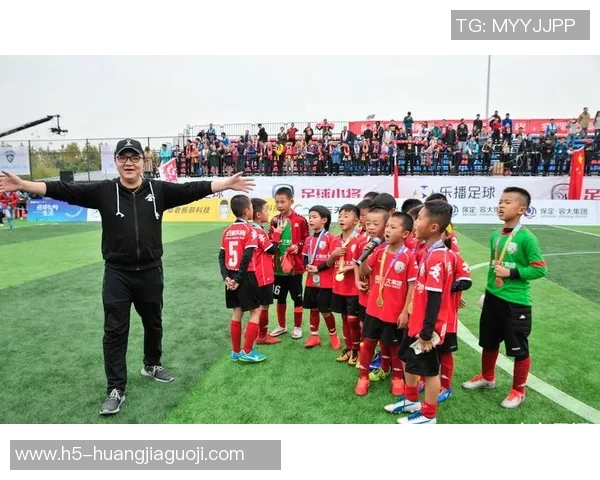 深圳足球赛激情四溢球迷齐聚见证精彩对决与青春梦想